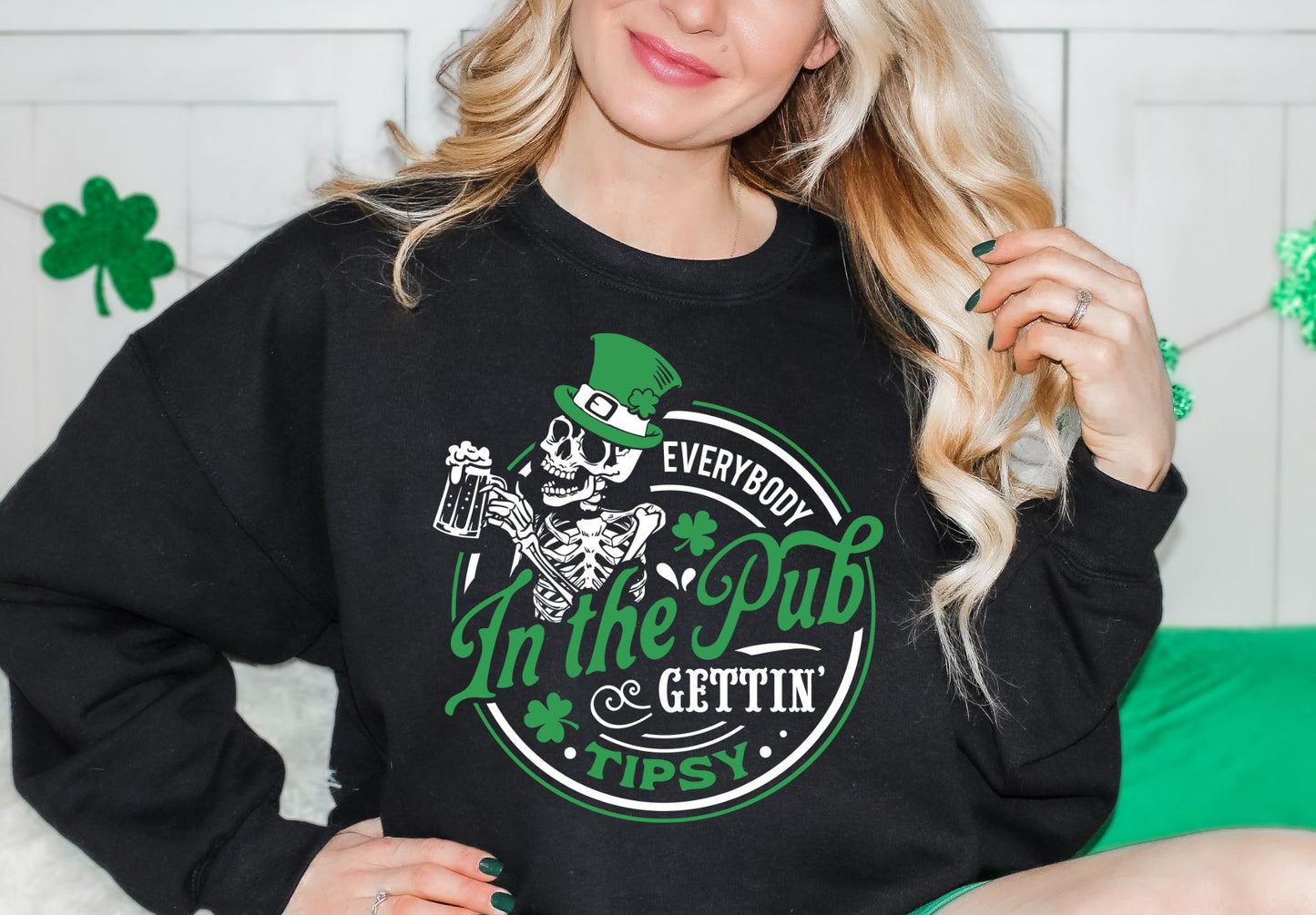 Everybody In The Pub green/white